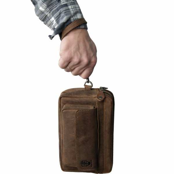 Herrenhandtasche aus Leder - Baron of Maltzahn Herrenhandtasche aus Leder - Baron of Maltzahn