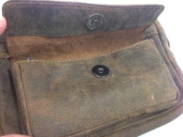 Handgelenktasche SCHLÜTER aus braunem Leder Handgelenktasche SCHLÜTER aus braunem Leder